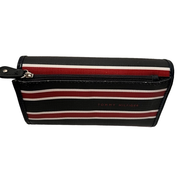 Tommy Hilfiger Women’s Wallet/Clutch Striped NWOT - Picture 4 of 7